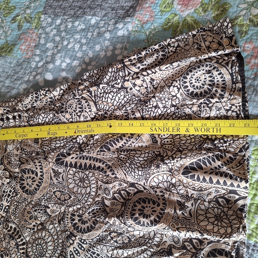 Geoffrey Beene Black and Cream Patterned Fabric - Picture 10 of 12